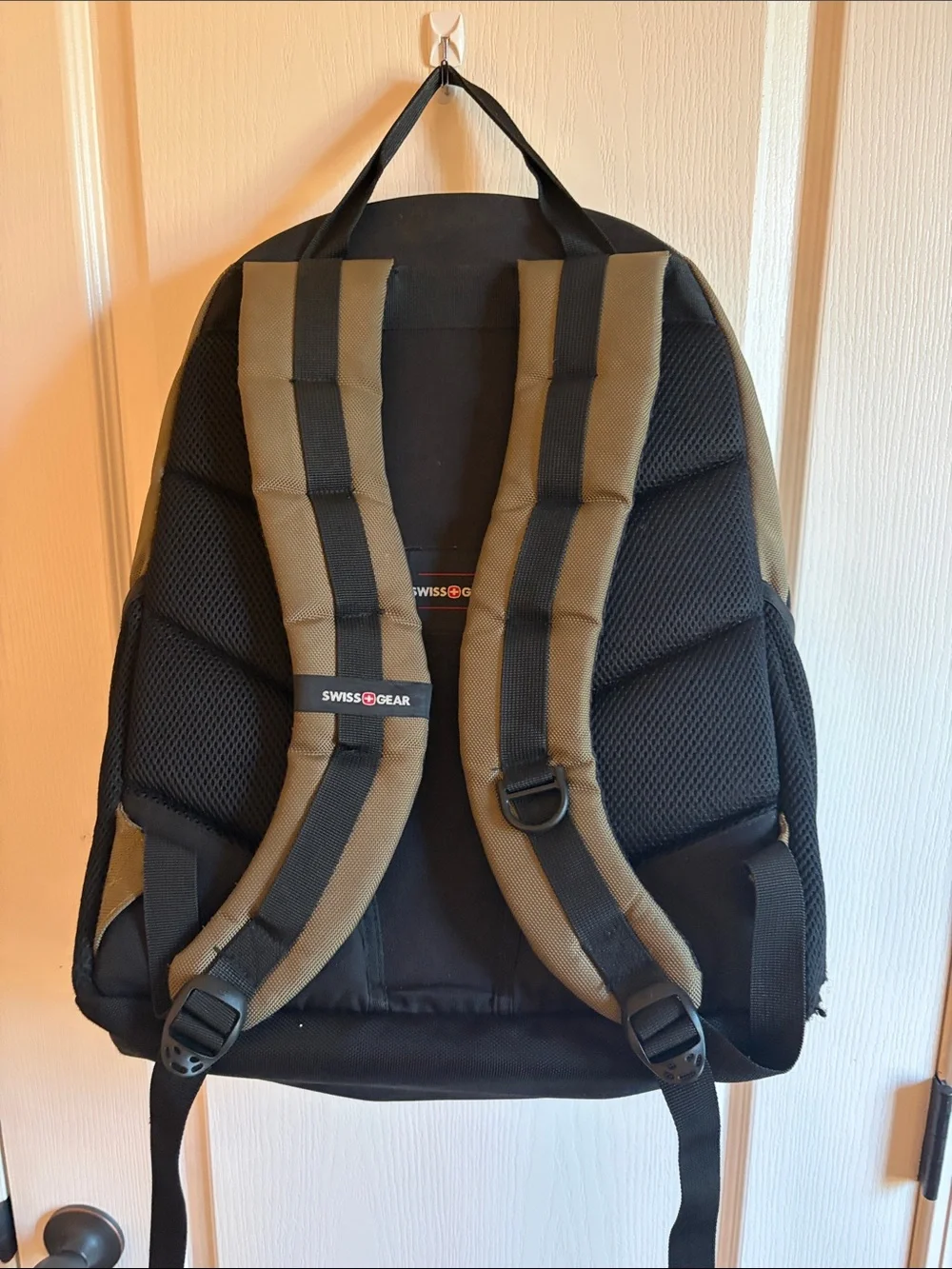 SwissGear Pulsar 16